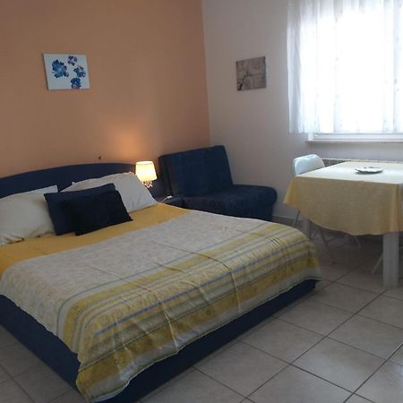 Beach Apartments Nemira Оміш Екстер'єр фото