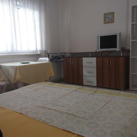 Beach Apartments Nemira Оміш Екстер'єр фото
