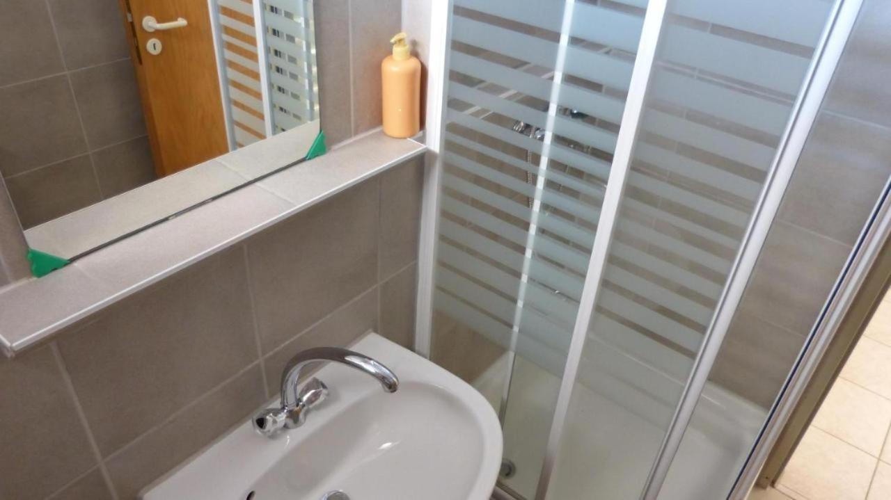 Beach Apartments Nemira Оміш Екстер'єр фото