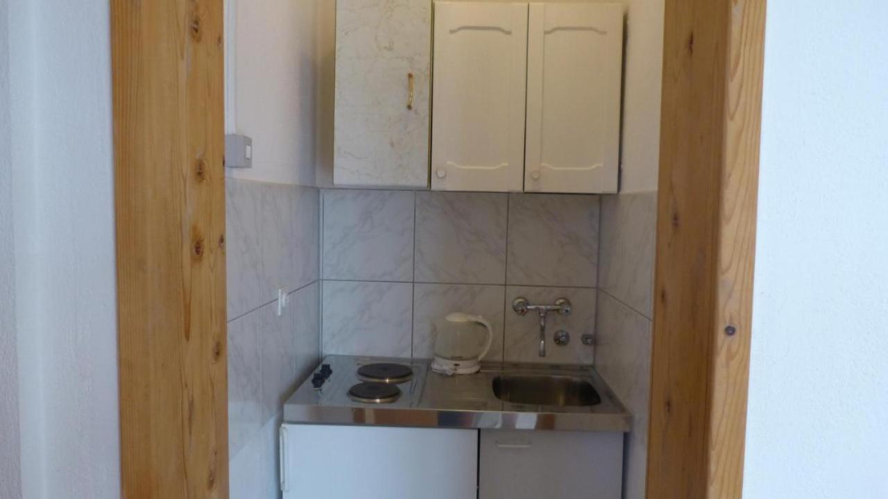 Beach Apartments Nemira Оміш Екстер'єр фото