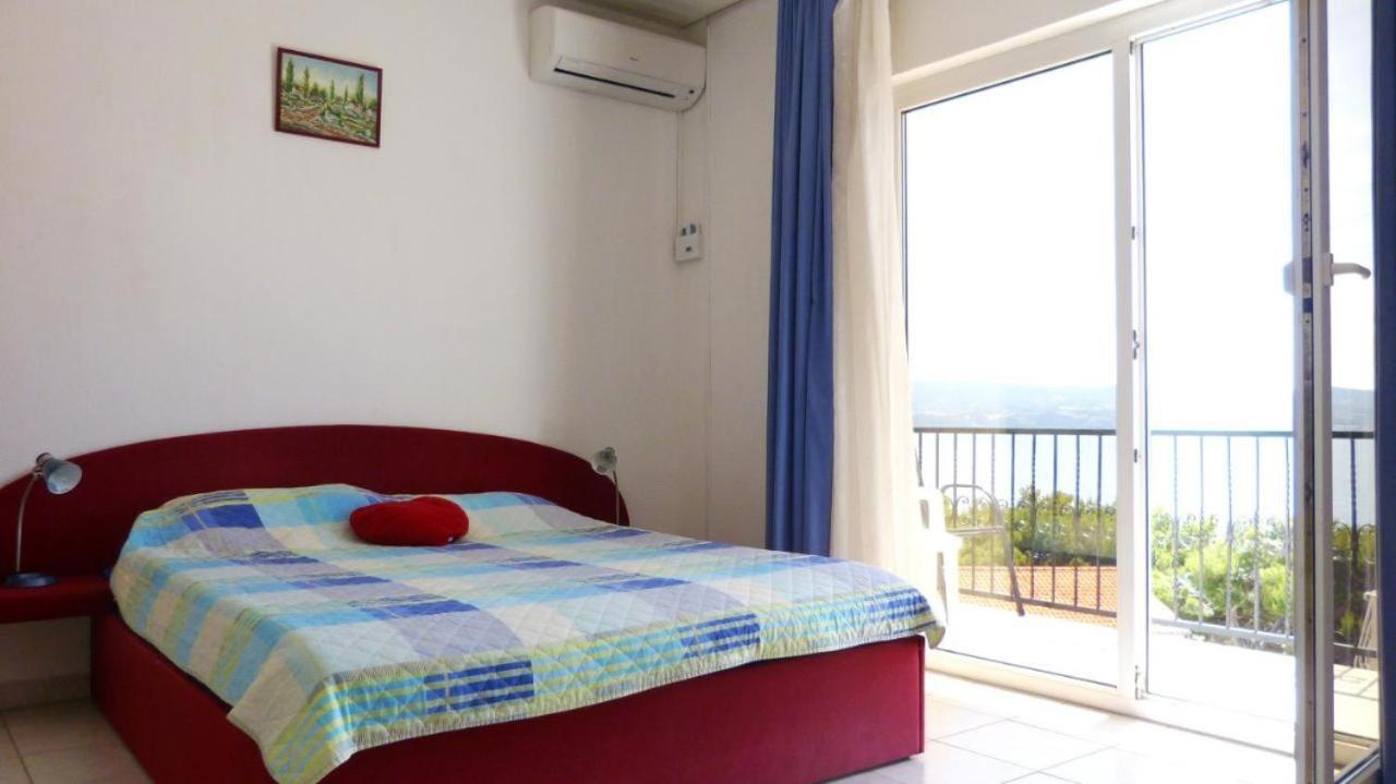 Beach Apartments Nemira Оміш Екстер'єр фото