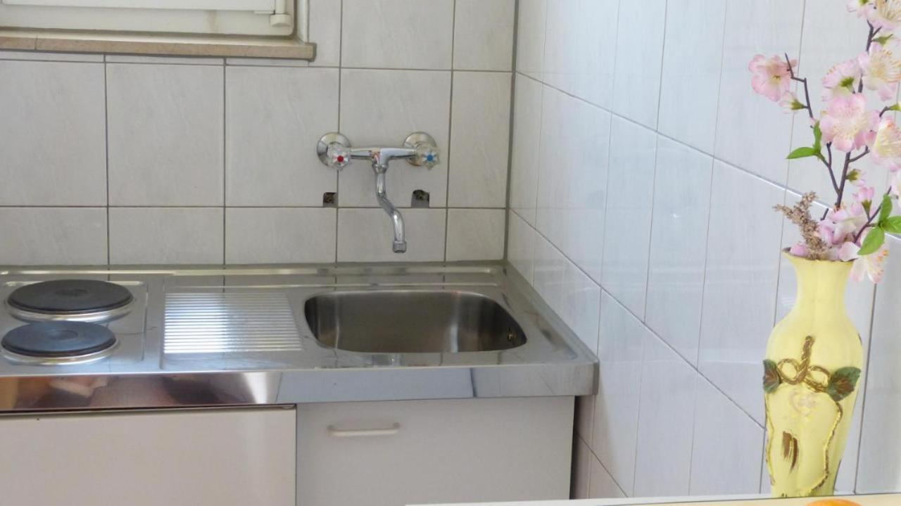 Beach Apartments Nemira Оміш Екстер'єр фото