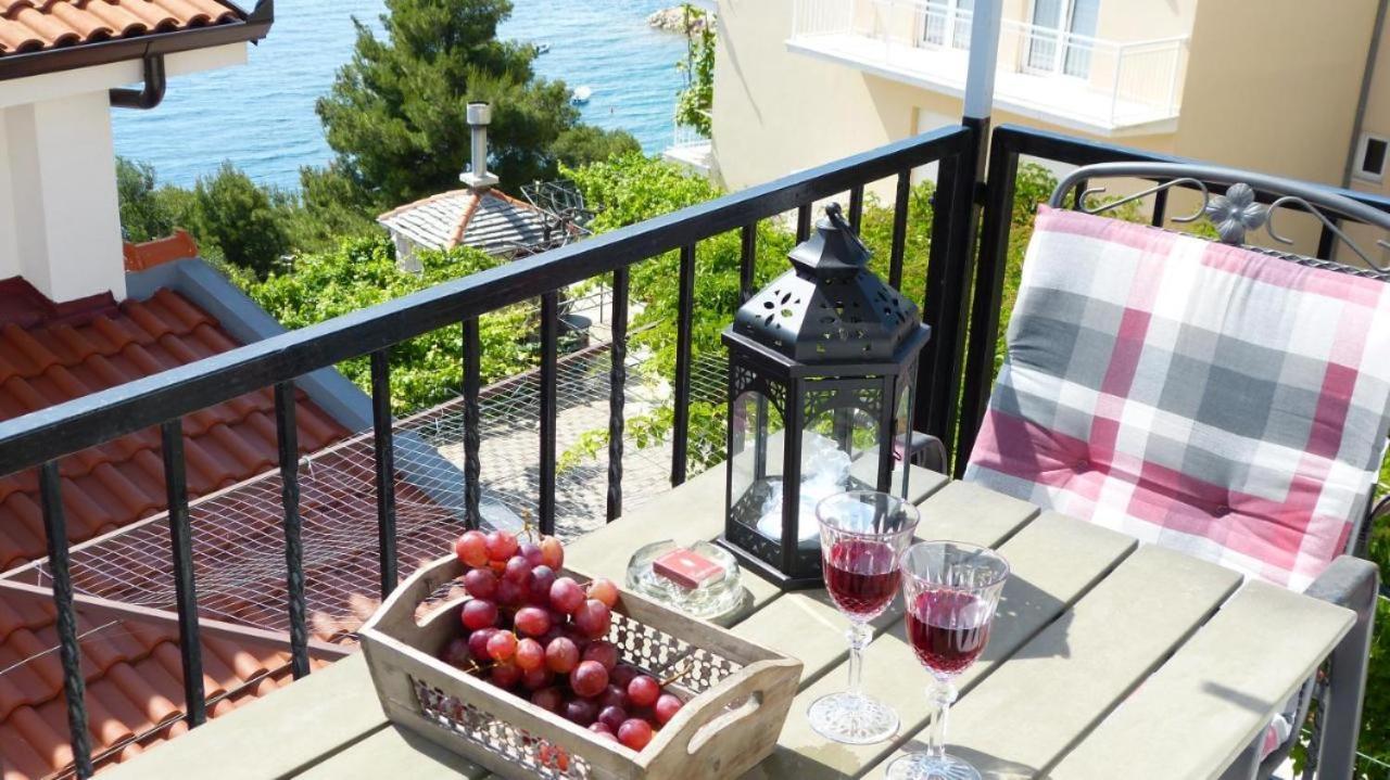 Beach Apartments Nemira Оміш Екстер'єр фото