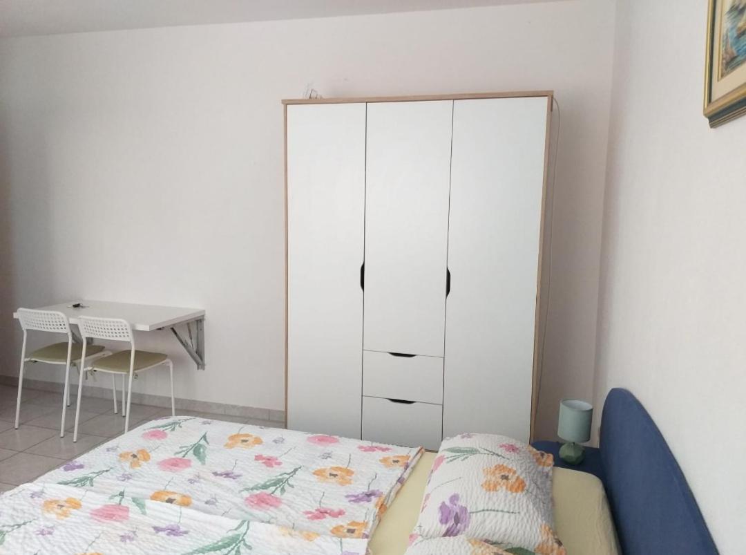 Beach Apartments Nemira Оміш Екстер'єр фото