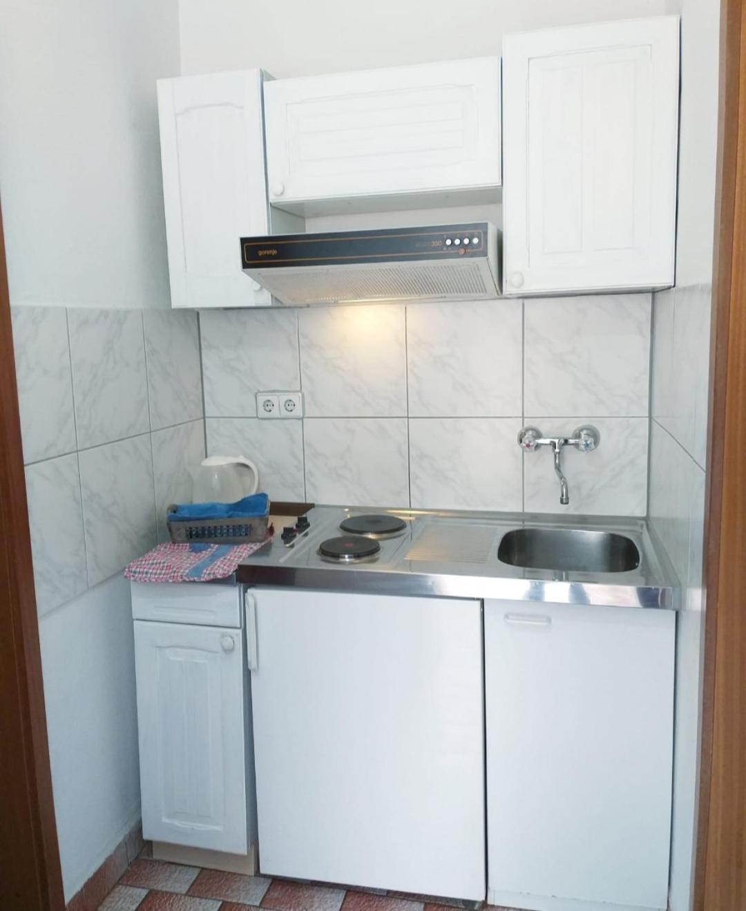 Beach Apartments Nemira Оміш Екстер'єр фото