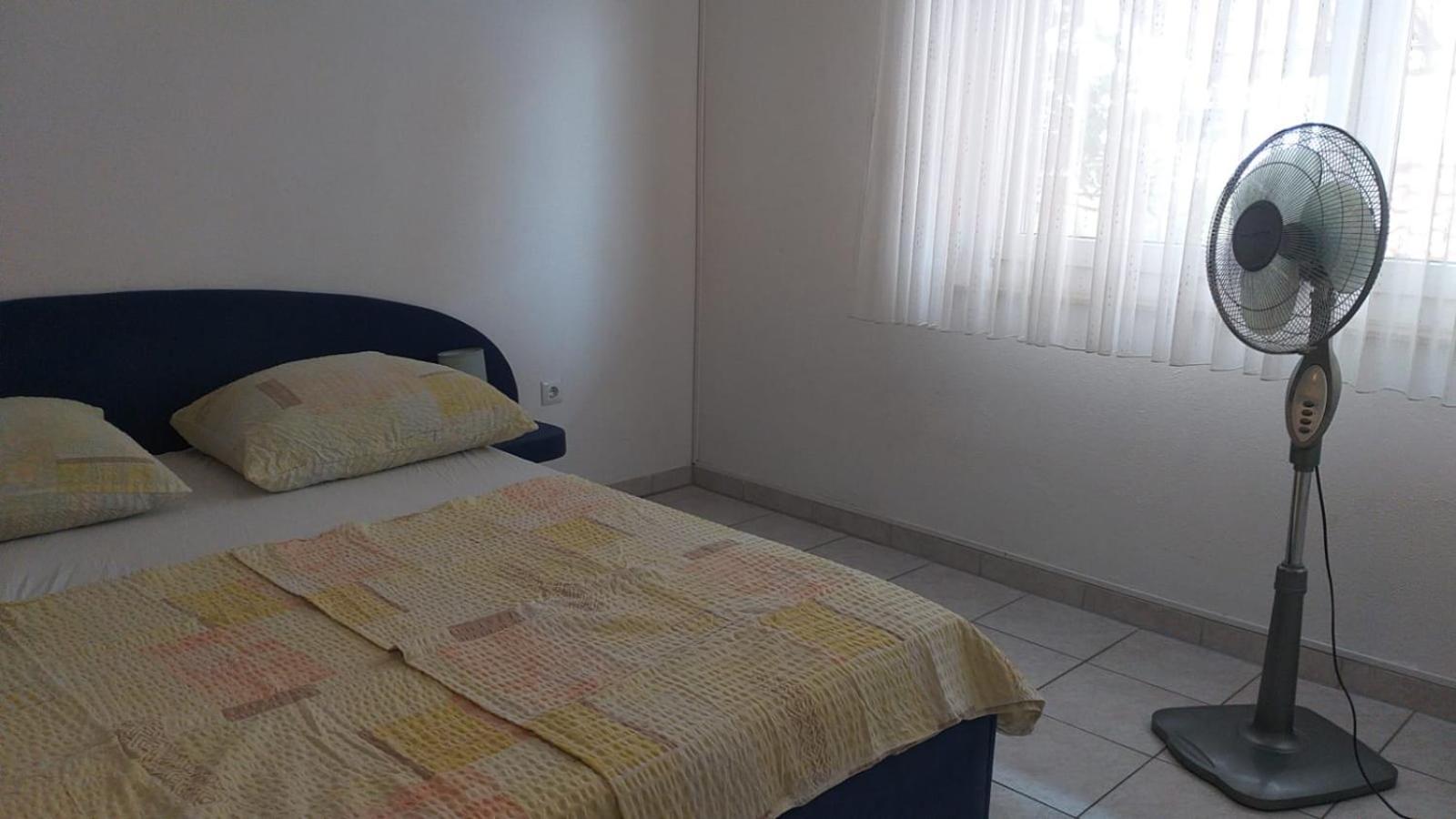 Beach Apartments Nemira Оміш Екстер'єр фото